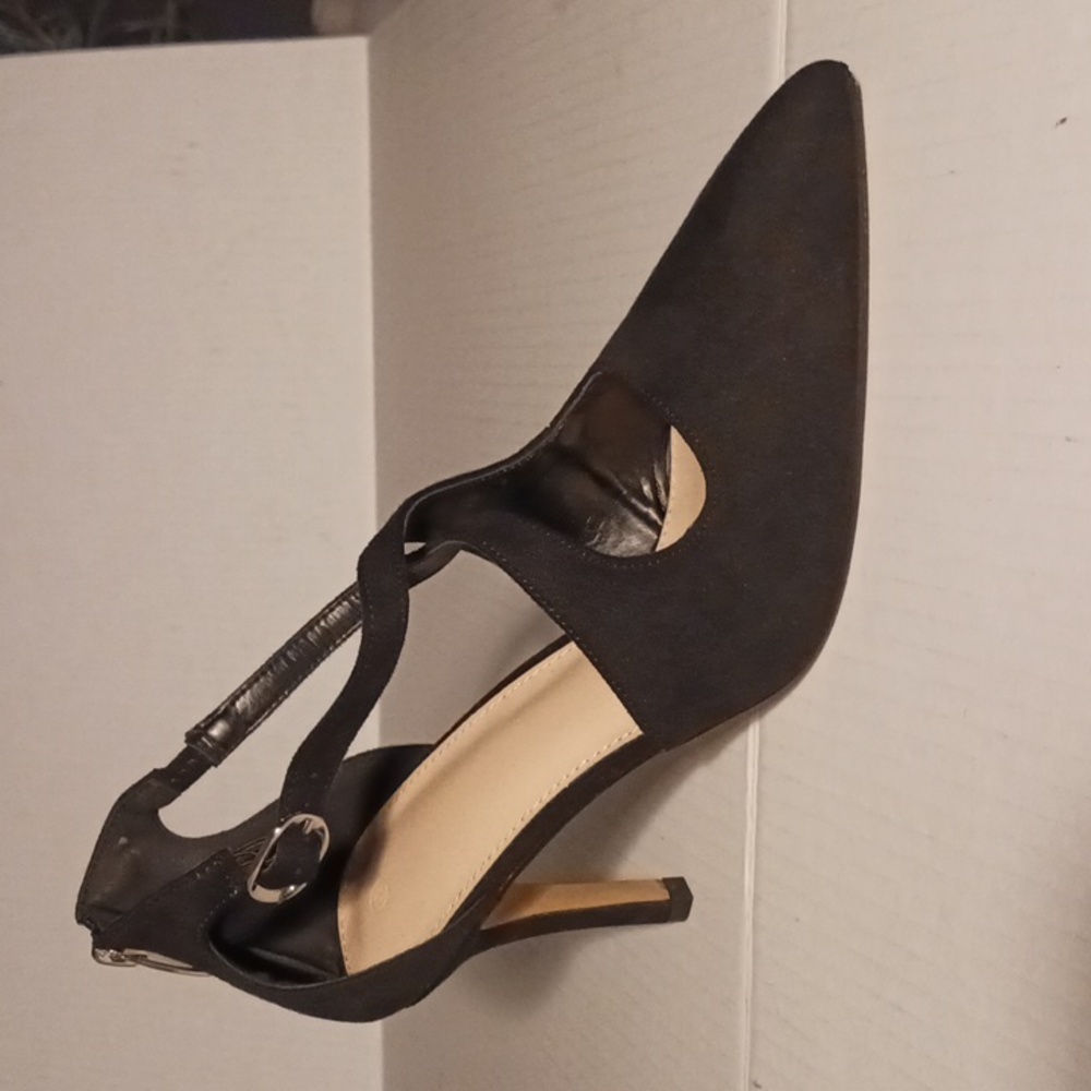 Women's size 7-1/2" beautiful suede feel black heels